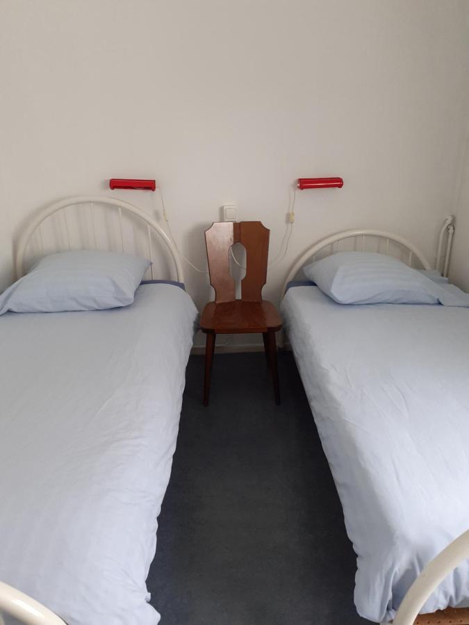Hostel Pension Tivoli Хронинген Стая снимка